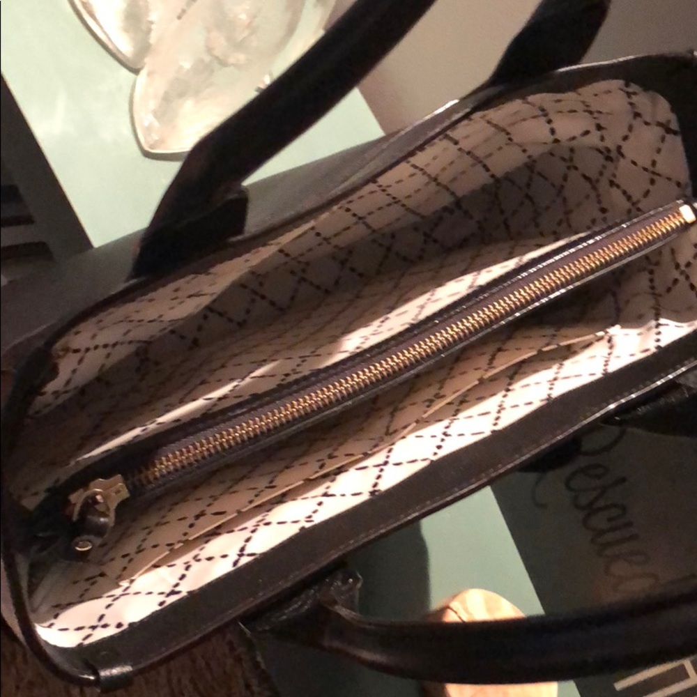 Purse - Picture 2 of 5